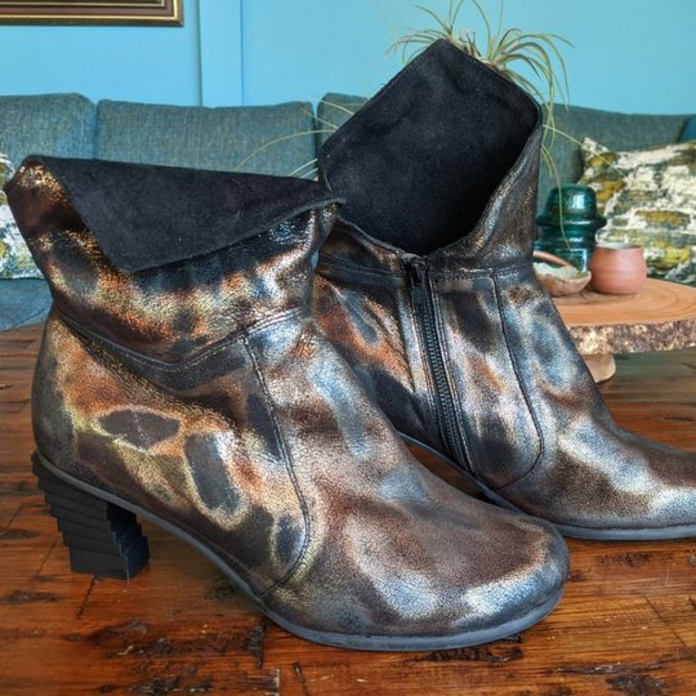 Papucei Ankle Boots - metallic with sculptural heel